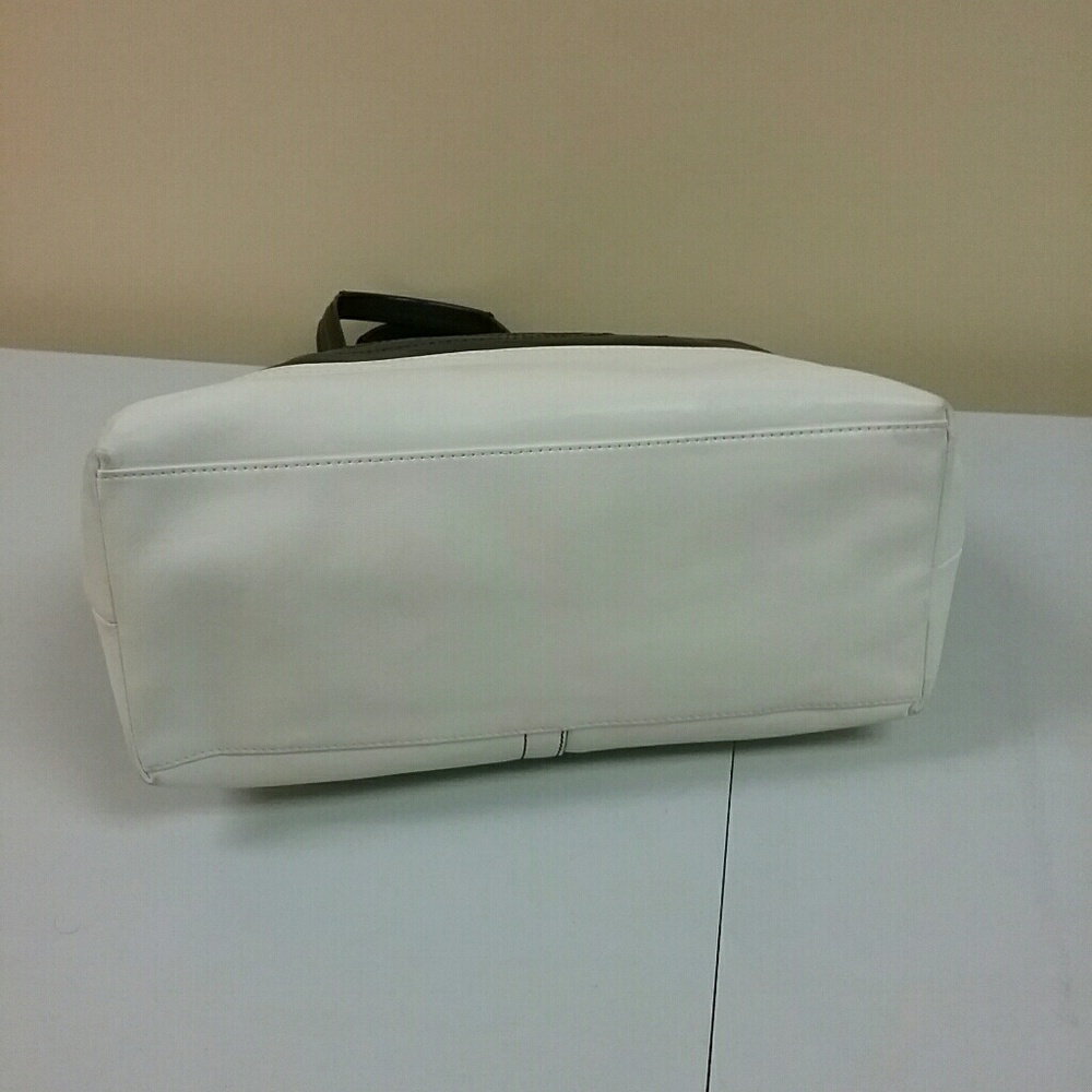 Coach 2 tone tote - Picture 2 of 4